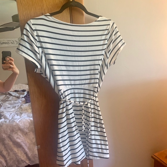 Striped peplum style motherhood maternity top - Picture 4 of 7